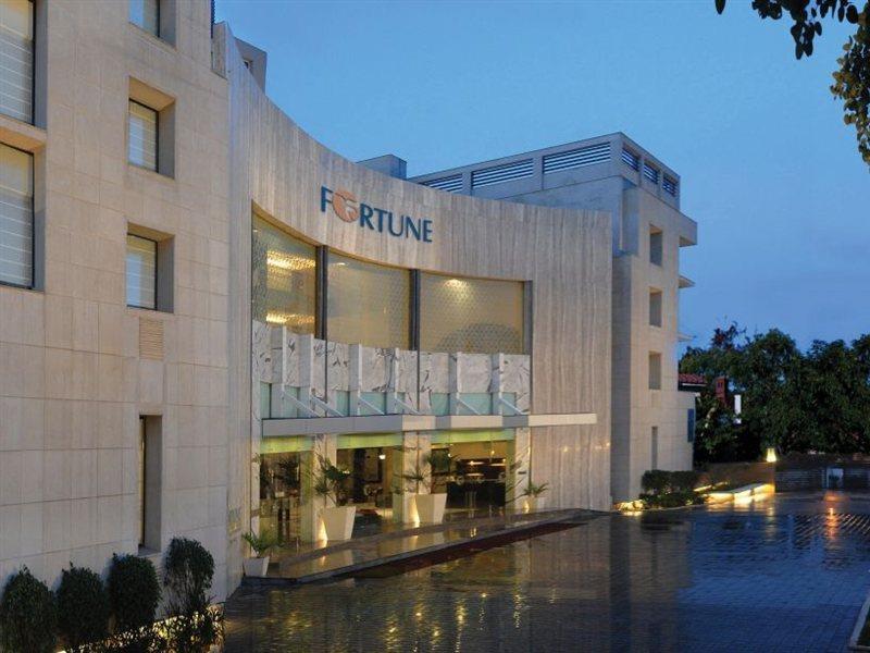 Fortune Sector 27, Noida - Member Itc Hotels' Group Екстериор снимка